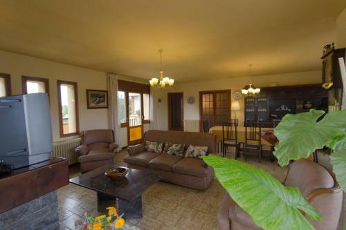 Villa Llu�anes