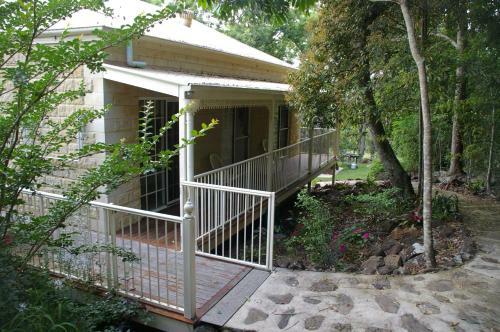 Lodge Cooroy Country Cottages