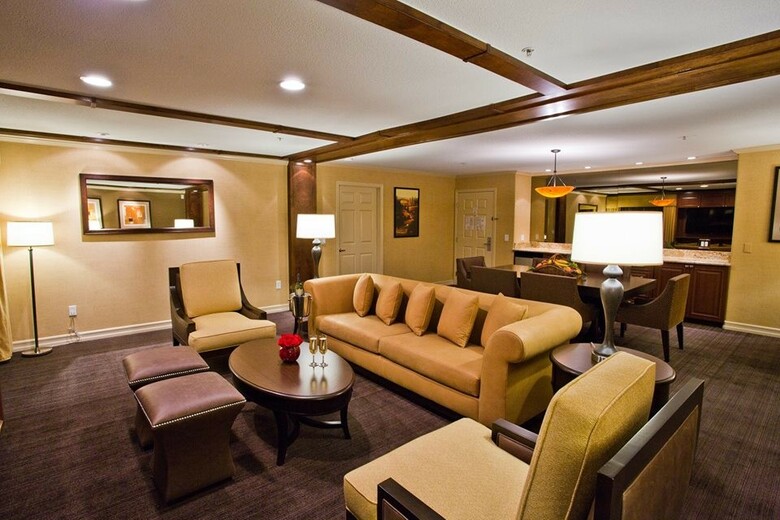 Hotel Tuscany Suites & Casino