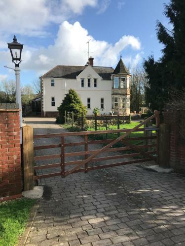 Bed & Breakfast Holywell House B & B