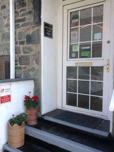 Hostal Endeavour Guest House