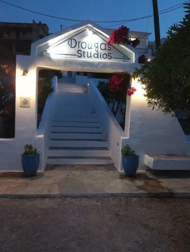 Apartamento Drouga's Studios & Suites