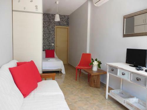 Aeolis Apartments & Studios