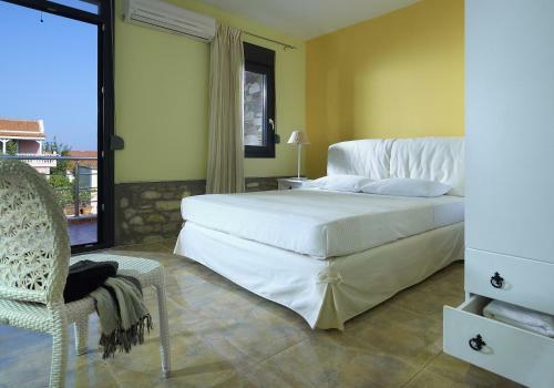 Aeolis Apartments & Studios