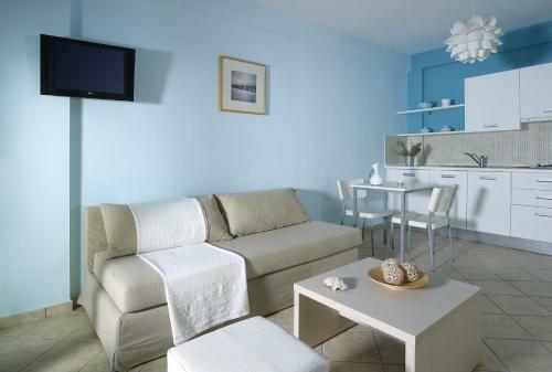 Aeolis Apartments & Studios