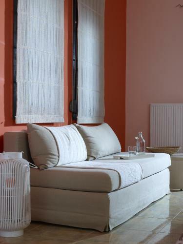 Aeolis Apartments & Studios