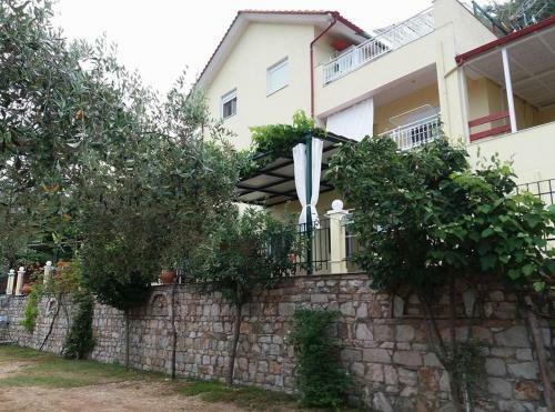 Nestor Apartments