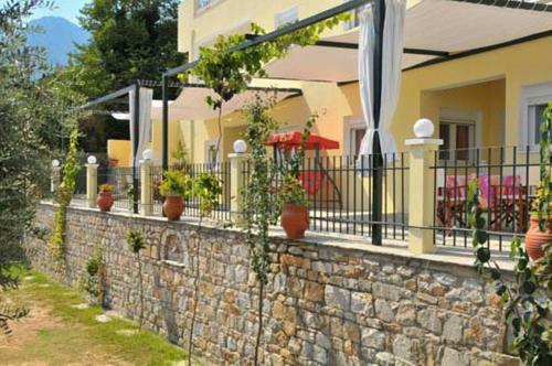 Nestor Apartments