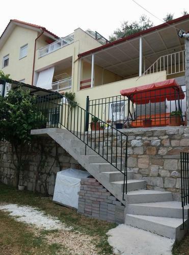 Nestor Apartments