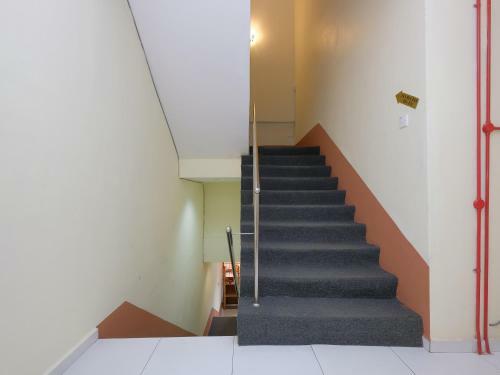 Hostal Oyo 89493 Q Hotel