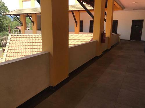 Posada Teluk Lipat Seaview Inn