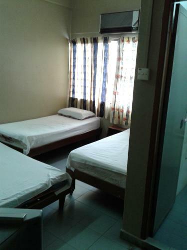 Hostal Guesthouse Hotel Malaya