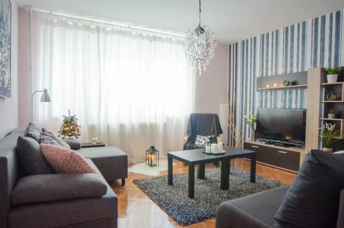 Avenue Crystal Apartment