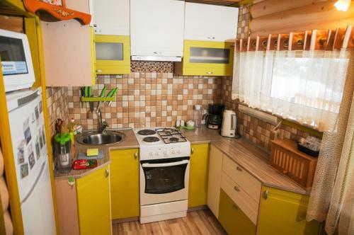 Hostal Holiday Home Tihotut