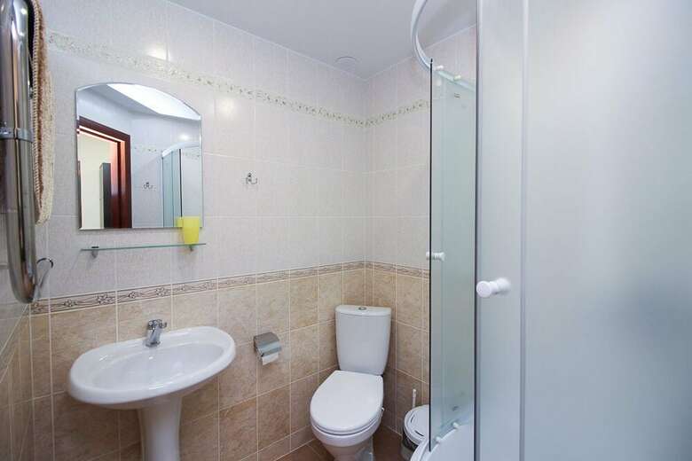 Hostal Zhele Guest House
