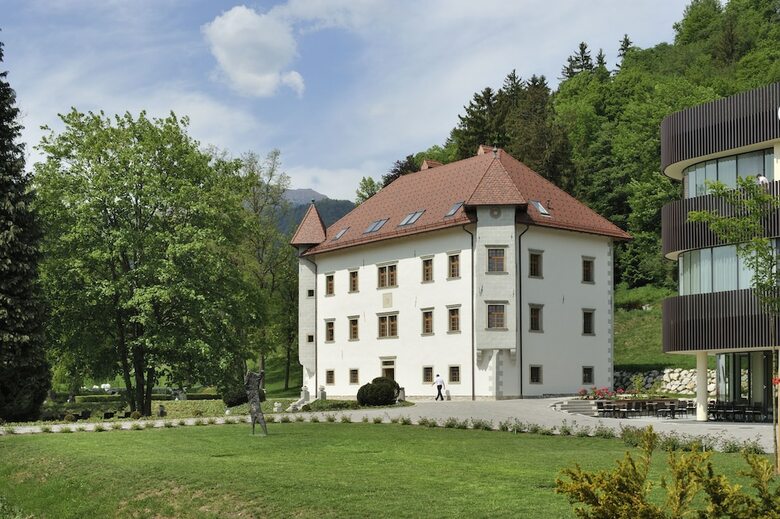 Lambergh Chateau & Hotel