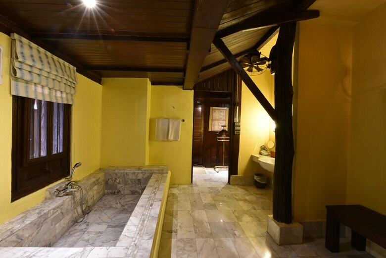 Hotel Ndol Streamside Thai Villas