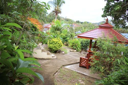 Hotel Dragon Hut Resort