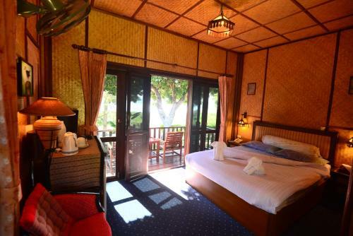 Viang Yonok Hotel, Restaurant, Sports Club
