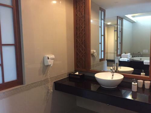 Sunee Grand Hotel And Convention Center