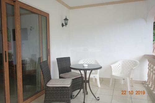 Hostal Forest Lodge