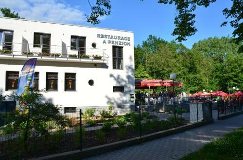 Hostal Restaurace A Penzion Zd?n� Bouda
