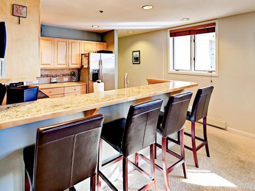 Apartamento 2700 Eagleridge Dr Condo Unit N11