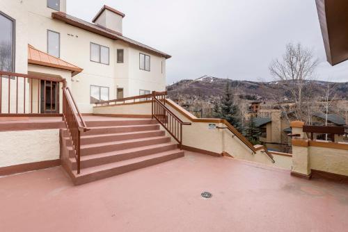 Apartamento 2700 Eagleridge Dr Condo Unit N11