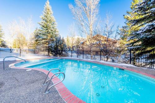 Apartamento 2700 Eagleridge Dr Condo Unit N11