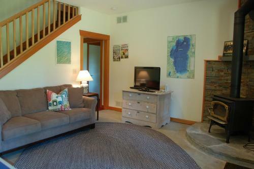 248 - Goss Lake Chalet