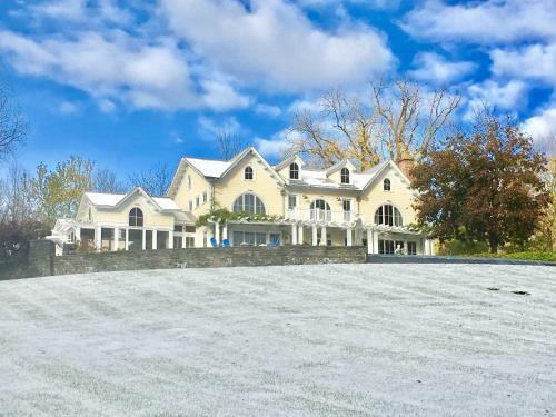 Villa 31 Acre Hudson River Estate