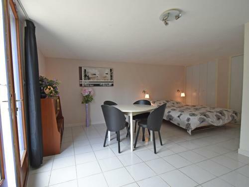 Spacious Villa In Montbrun-des-corbieres With Private Pool