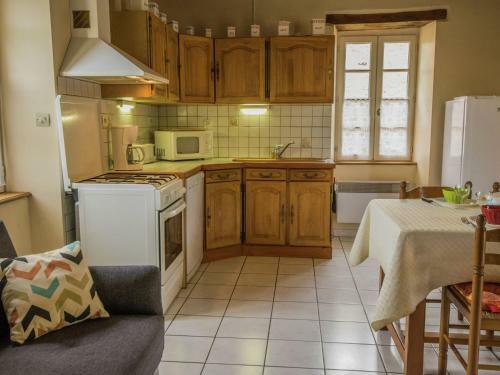 Spacious Holiday Home In Montcabrier With Garden