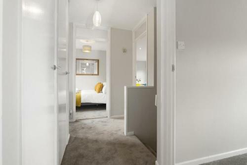 Salisbury Street Apartment