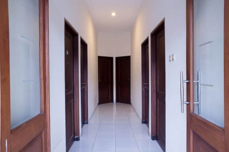 Hostal Reddoorz @ Genteng Surabaya