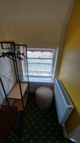 Hostal Mon Fort Guesthouse