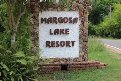 Hotel Margosa Lake Resort