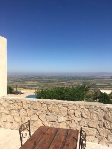 Bed & Breakfast Dar El Mandar - Ferme & Table D'h�te Berb�re