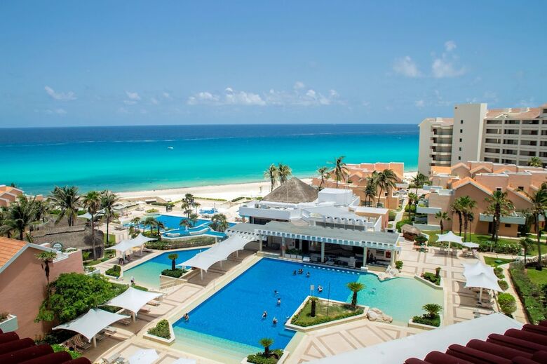 Hotel Wyndham Grand Cancun All Inclusive Resort & Villas