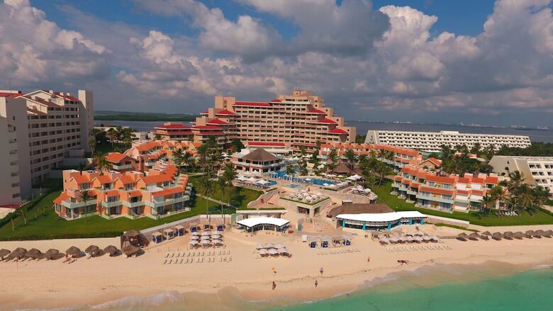 Hotel Wyndham Grand Cancun All Inclusive Resort & Villas