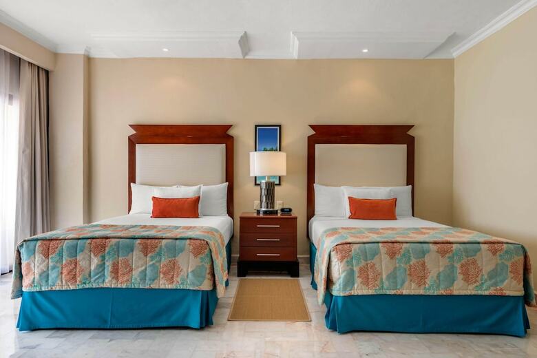 Hotel Wyndham Grand Cancun All Inclusive Resort & Villas