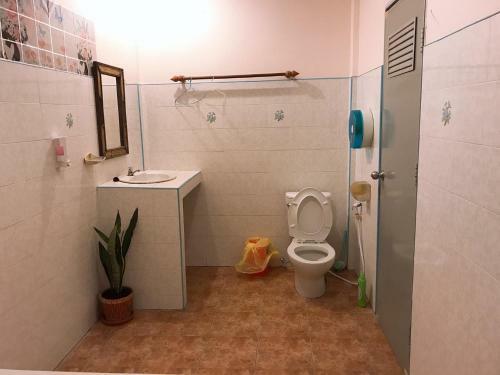 Jungle Hut Bungalows & Hotel