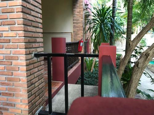 Jungle Hut Bungalows & Hotel