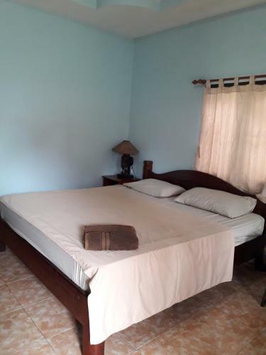 Jungle Hut Bungalows & Hotel