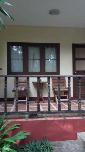 Jungle Hut Bungalows & Hotel