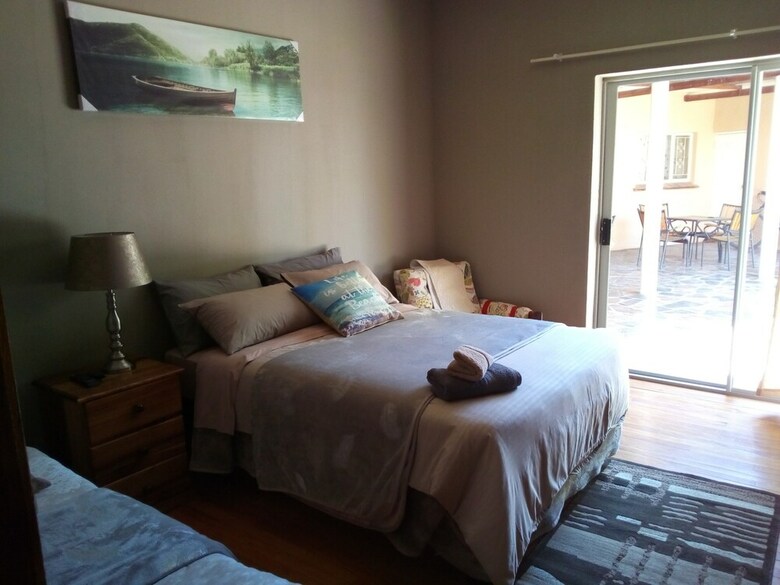 Hostal Victoria Oaks Guesthouse