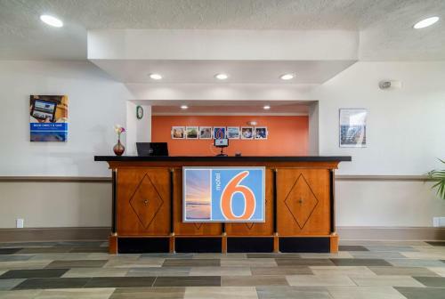 Hotel Motel 6 West Columbia Airport