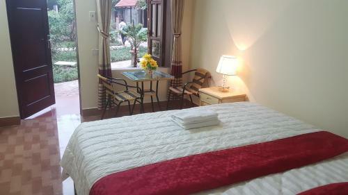 Tam Coc Mountain Lake Homestay