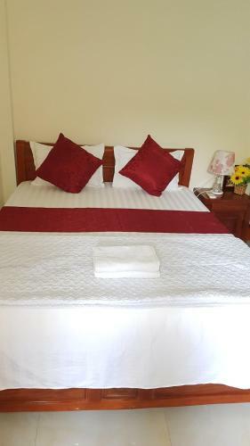 Tam Coc Mountain Lake Homestay