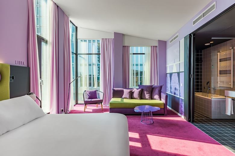 Hotel Room Mate Bruno